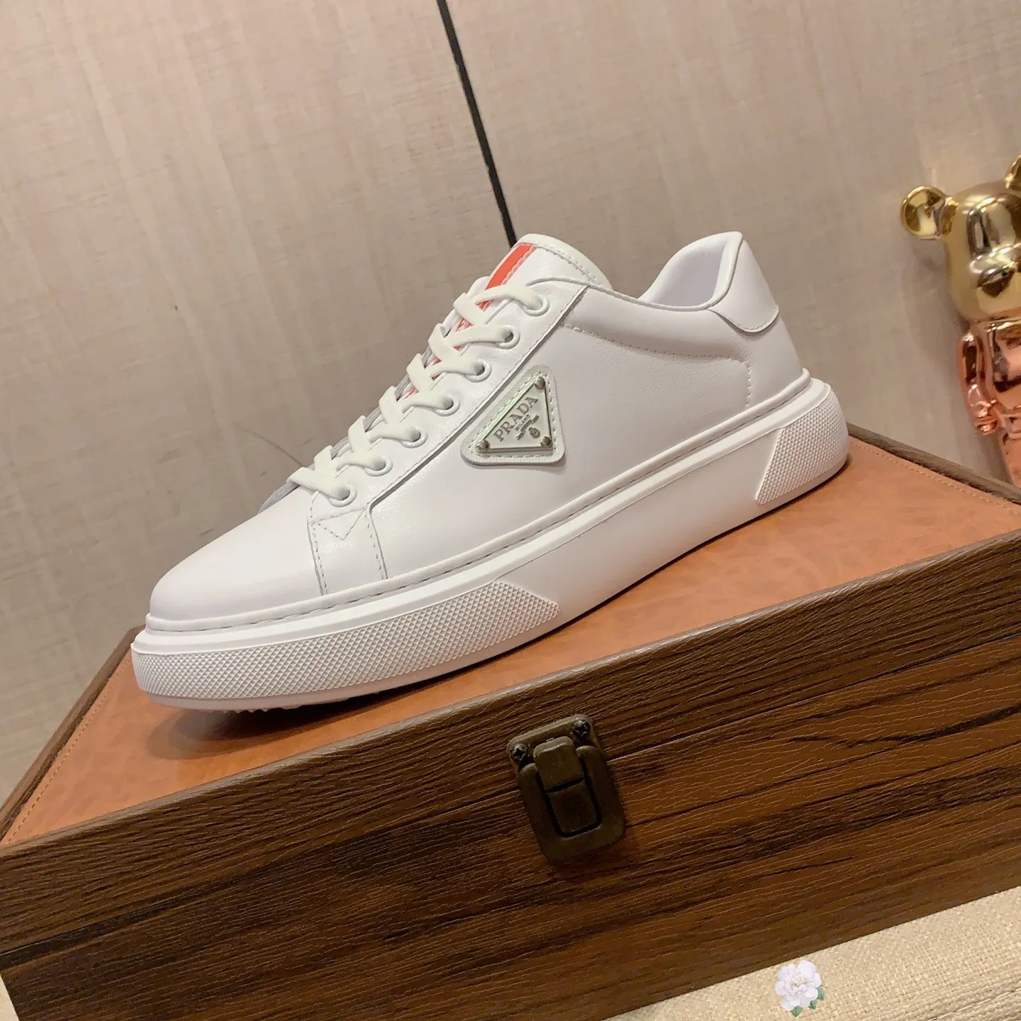 Men's men's shoes💰460💰💰🎩🎩[Lightning][Lightning] "PRADA*" The latest and most popular casual shoes, top brand [seduce] luxury ~ purchasing agency, top ~ quality. [Strong] The upper is made of imported breathable cowhide with material ➕ breathable sheepskin feet (•) and fine workmanship. The original stylish and stylish soft rubber wear-resistant and non-slip outsole is light and comfortable on the feet. The real thing looks better when photographed in person. 0128: Size: 38-44, 45 sizes can be customized, black, white